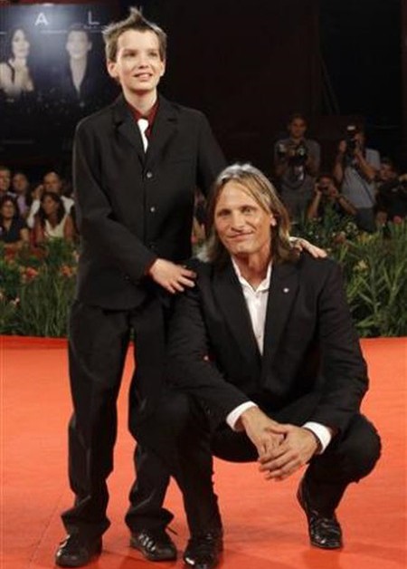 562786800-actor-viggo-mortensen-right-and-young-actor-kodi-smith-mcphee []