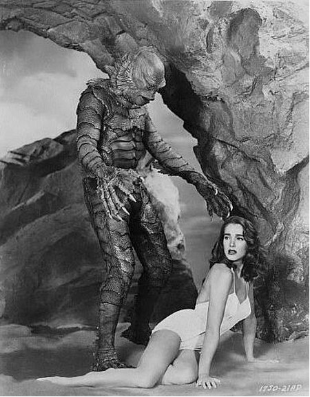 Creature-From-The-Black-Lagoon-classic-science-fiction-films-3835526-389-499