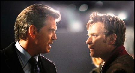 ewan-mcgregor-e-pierce-brosnan-nel-film-uomo-nell-ombra-the-ghost-writer-di-roman-polanski-141852 ewan-mcgregor-e-pierce-brosnan-nel-film-uomo-nell-ombra-the-ghost-writer-di-roman-polanski-141852