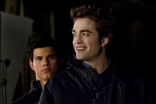 robert-pattinson-e-taylor-lautner-sul-set-di-the-twilight-saga-new-moon-foto-david-strick-per-il-los-angeles-times-131492 robert-pattinson-e-taylor-lautner-sul-set-di-the-twilight-saga-new-moon-foto-david-strick-per-il-los-angeles-times-131492