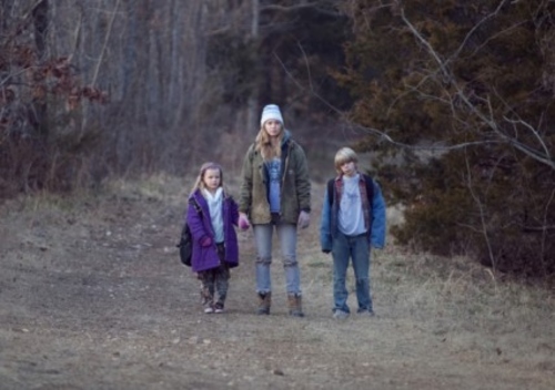 WINTERS-BONE-SIBLINGS-STILL1