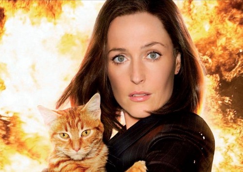Johnny English La rinascita, il poster con Gillian Anderson (2)