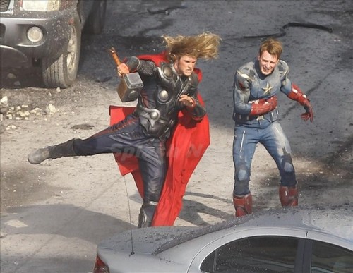 I Vendicatori, foto e 3 video dal set con Thor e Captain America
