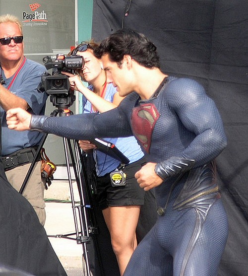 Superman Man of Steel, Henry Cavill in costume sul set (2)