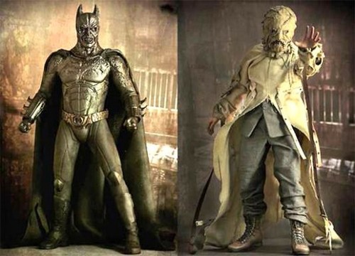 Batman Begins, action figures di Batman demone e lo Spaventapasseri
