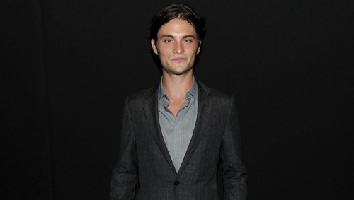 Shiloh Fernandez e Aldis Hodge nel thriller The East