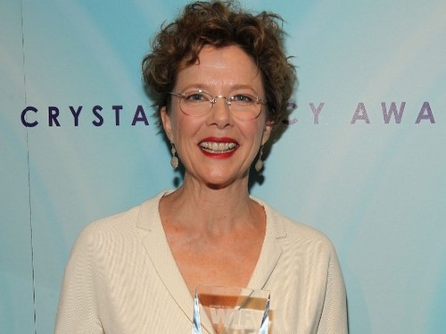 Christina Hendricks Annette Bening in bomb