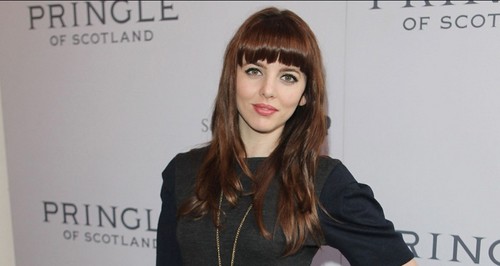 Emily Browning sostituisce Ophelia Lovibond in Summer in February