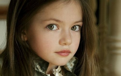 Joey King e McKenzie Foy nel thriller-horror The Warren Files