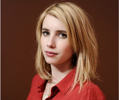 John Cusack, Emma Roberts e Evan Peters nella commedia Adult World (2)