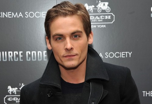 Laurence Fishburne e Kevin Zegers nel thriller di fantascienza The Colony (2)