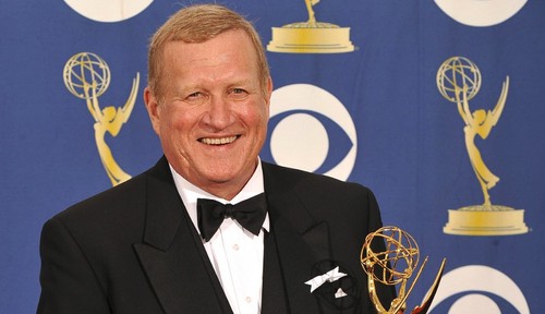 Clark Duke e Ken Howard nella comedy ACOD