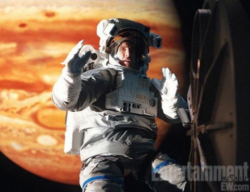 Europa, prima immagine di Sharlto Copley in tuta spaziale (2)