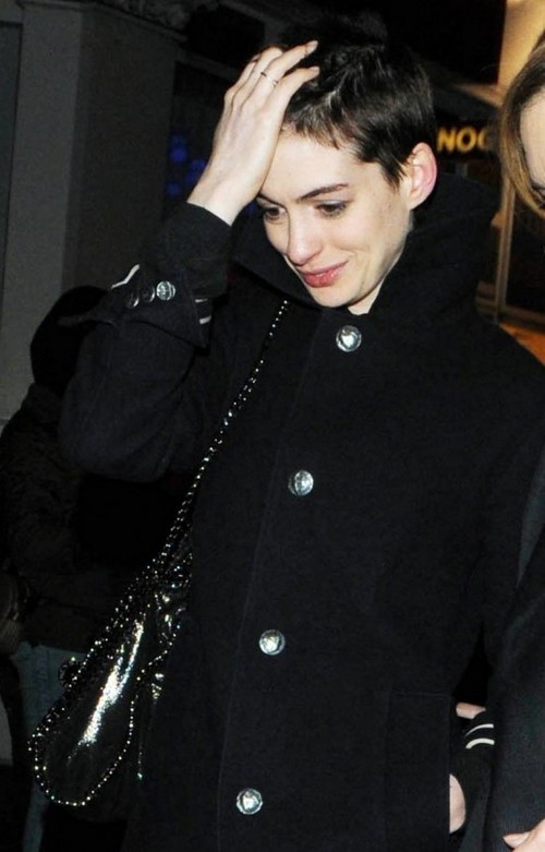 Les Miserables, nuovo taglio di capelli per la Fantine di Anne Hathaway