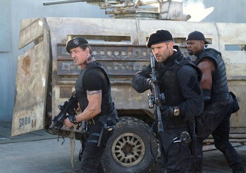 I Mercenari 2, nuova immagine e un poster con Scott Adkins (2)