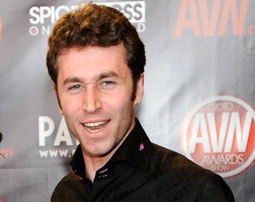 Hugh Laurie in trattative per Robocop, Lindsay Lohan e Paul Deen in The Canyons, Debbie Reynolds in Behind the Candelabra, Justin Bartha in CBGB