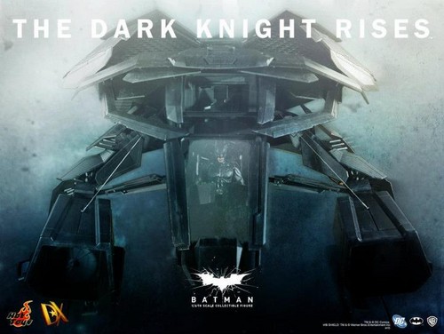 Il cavaliere oscuro il ritorno, repliche della batmobile tumbler e del nuovo Batwing the bat (5)