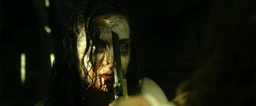 Evil Dead, primo poster e due nuove immagini del remake