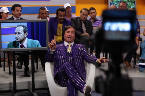 Box Office 21-23 gennaio 2011: Qualunquemente batte Che bella giornata, Amici Amanti e … primo negli USA