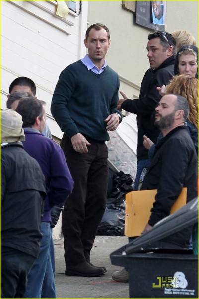 Spider-Man reboot e Contagion, immagini del nuovo costume e prime foto dal set con Jude Law