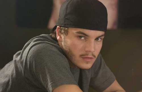 Emile Hirsch in Venuto al mondo, Laura Chiatti e Alessandro Preziosi ne Il volto di un’altra, novità per Leningrad e Dracula 3D