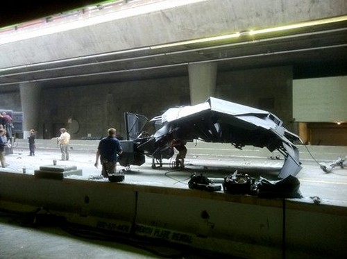 Il cavaliere oscuro: Il ritorno, foto del Batwing e dell’arma di Bane