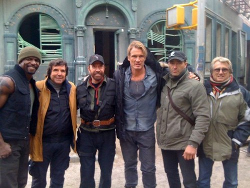 The Expendables 2, foto dal set con Chuck Norris