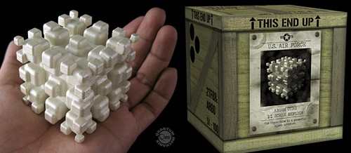 Super 8, replica del cubo alieno