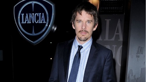 Ethan Hawke nell’horror Vigilandia