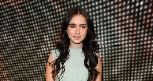 Lily Collins nella commedia romantica Rosaline?