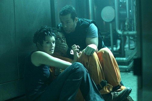 Lockout, 12 immagini dell’action-thriller di Luc Besson