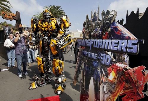 Transformers: The Ride 3D, foto e video dell’inaugurazione con Steven Spielberg