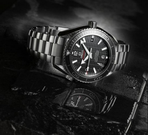 Skyfall, l’orologio ufficiale e 2 nuove immagini di Daniel Craig