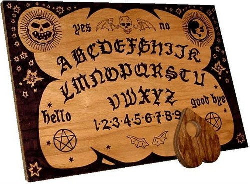Juliet Snowden e Stiles White dirigeranno Ouija, Chris Columbus produrrà l’antologia horror Creepy, Scott Waugh adatterà il videogame Hawken