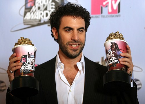 Sacha Baron Cohen ha scritto una parodia di Bond, Sheldon Turner adatterà il libro La porta dello scorpione, Wayne Wang dirigerà Brave Dragons