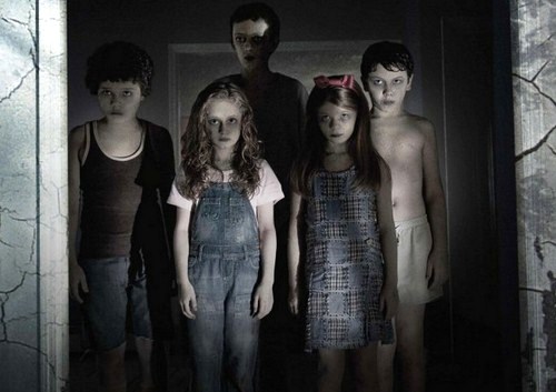 Sinister, red band trailer e 3 poster per l’horror con Ethan Hawke