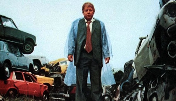 Fantozzi contro tutti, I tre dell’operazione Drago, Il fiume rosso, Bride Wars – La mia migliore nemica, Tutti gli uomini del re, Travolti dal destino, stasera in tv