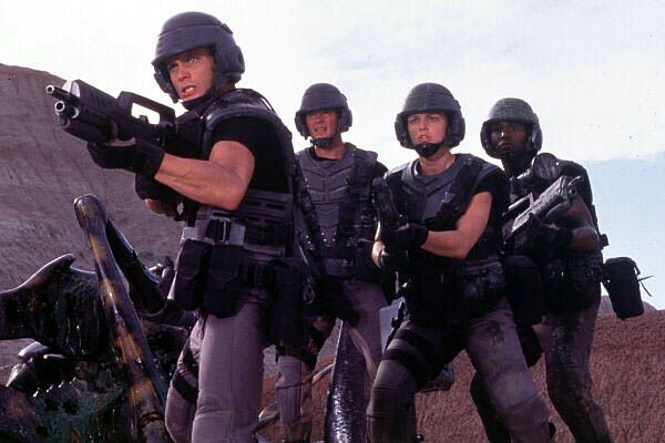 Starship Troopers, A history of violence, True justice II – Vicolo di sangue, The score, Un segreto tra di noi, End Game, stasera in tv