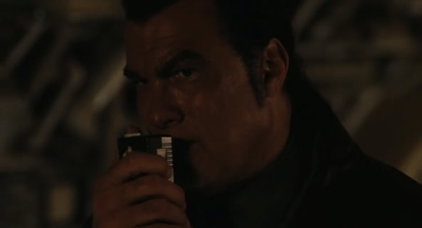 La stessa luna, Dark Tide, Un uomo innocente, Submerged – Allarme negli abissi, Amarsi un pò, Il risolutore – A Man Apart, stasera in tv