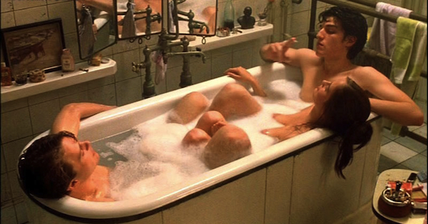 Kokowaah, John Rabe, Il mio miglior nemico, Un’estate ai Caraibi, The dreamers, 30 giorni di buio, Man on wire – un uomo tra le torri, The Skulls – I teschi, stasera in tv