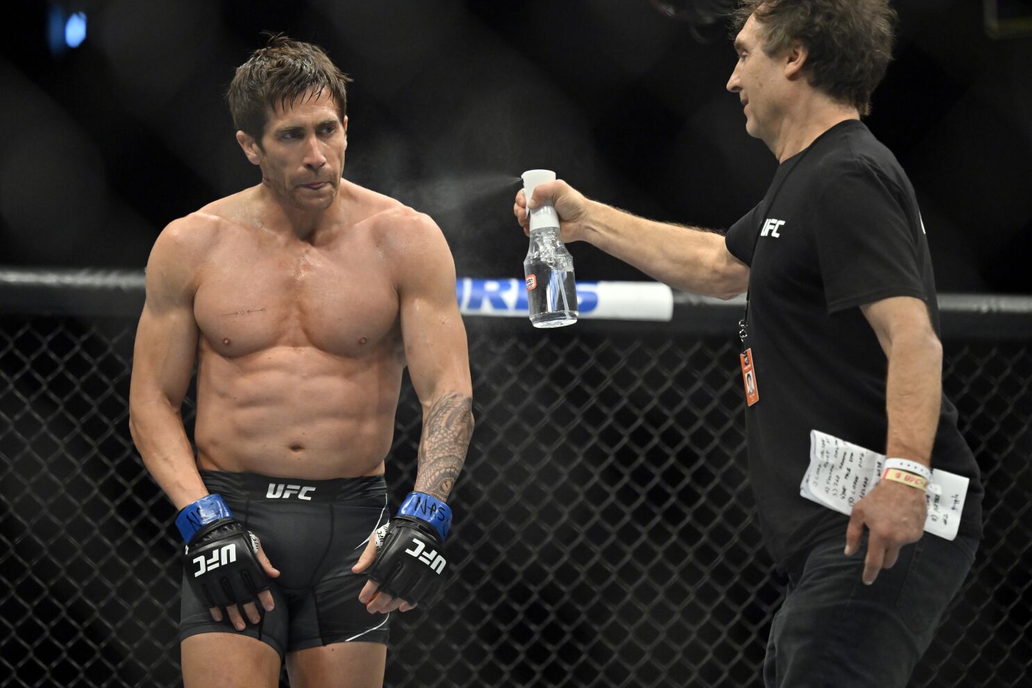 Jake Gyllenhaal sorprende tutti combattendo nella UFC